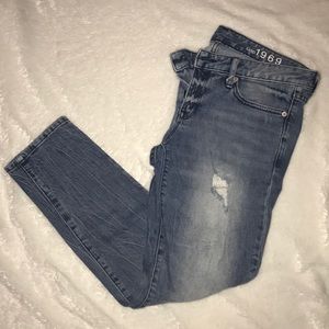 Light wash distressed Skinny Jean